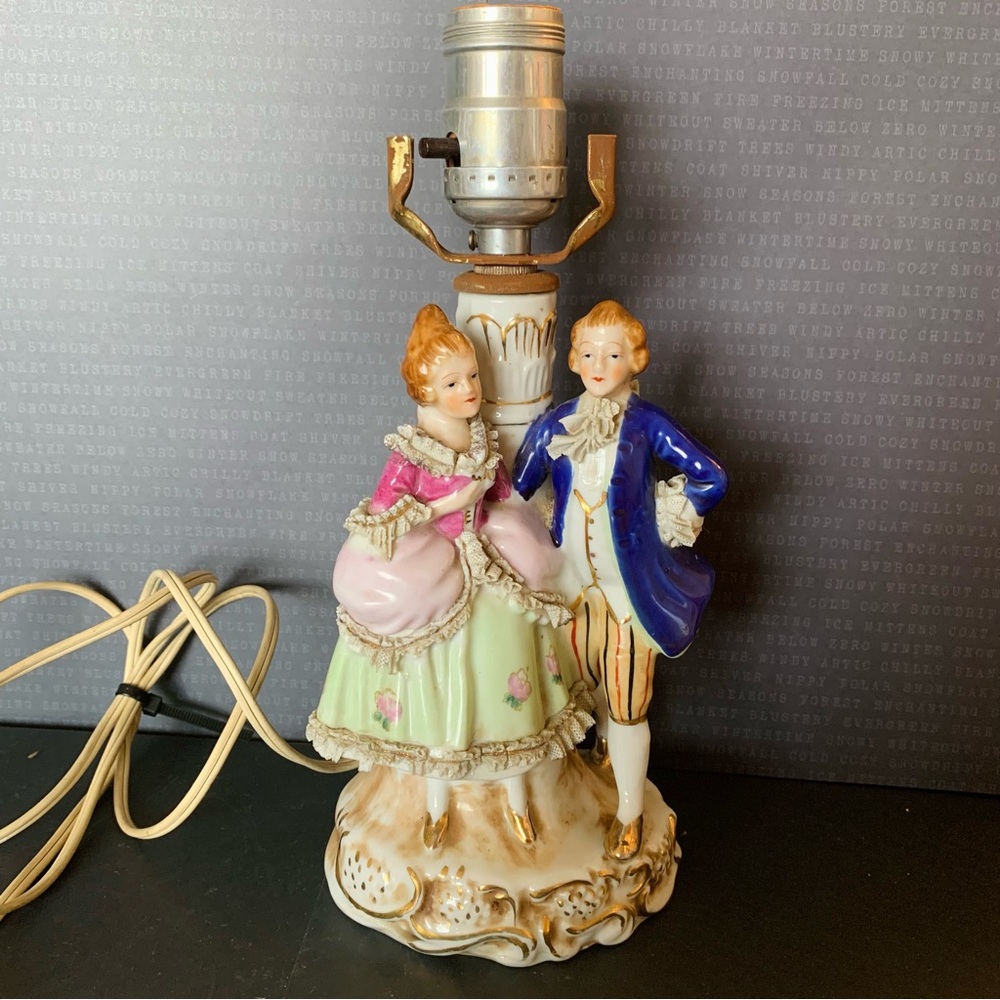VTG COLONIAL LAMP LADY AND MAN VANITY BOUDOIR - Picture 1 of 11
